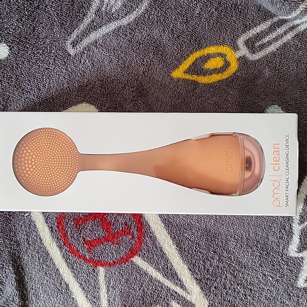 PMD smart facial cleansing device